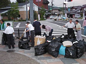 宇治川花火大会翌朝清掃活動